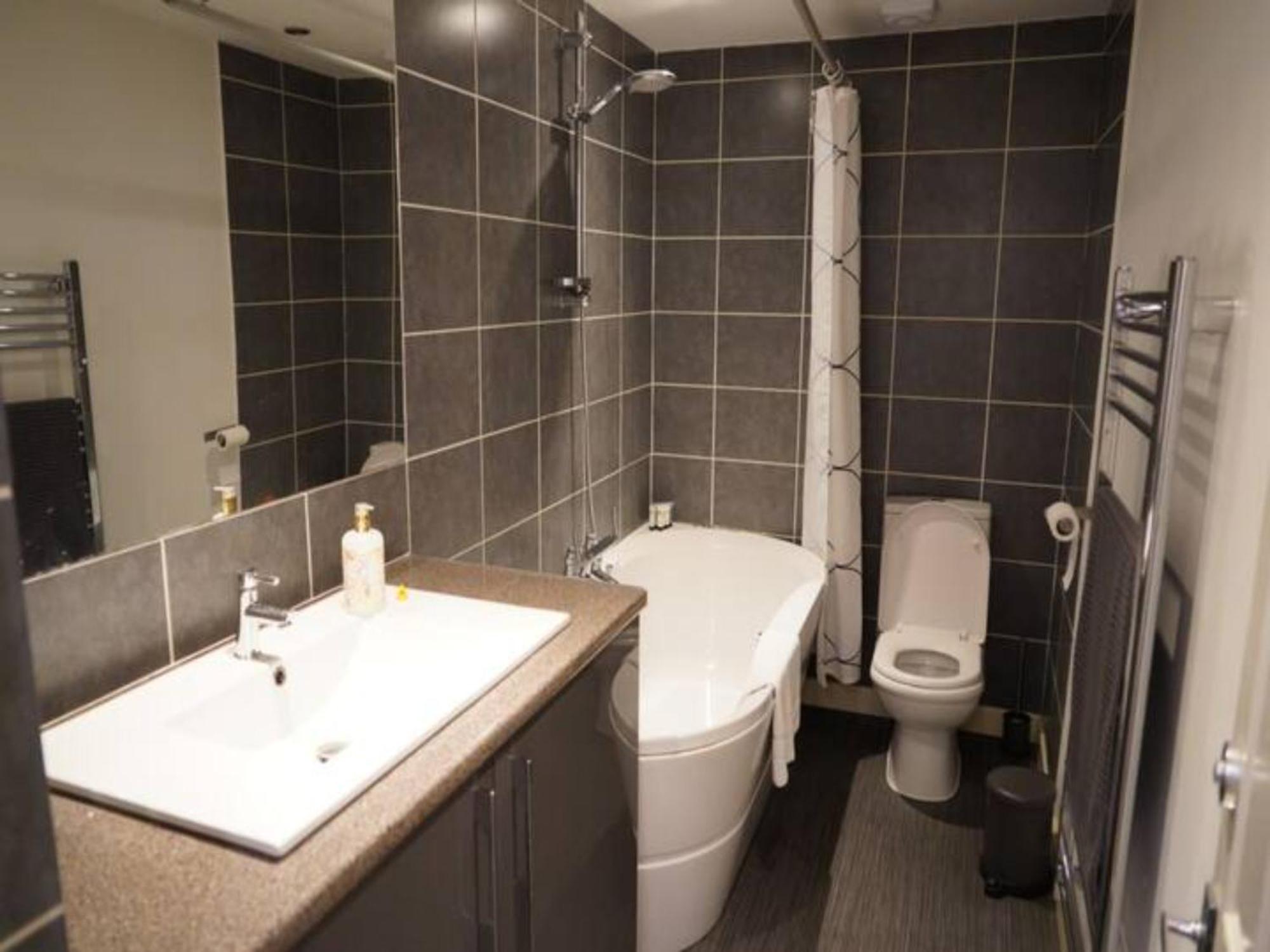 Newly Renovated Ideally Situated 2 Bedroom Flat Bornemouth Extérieur photo